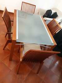 Conjunto de mesa e 4 cadeirões