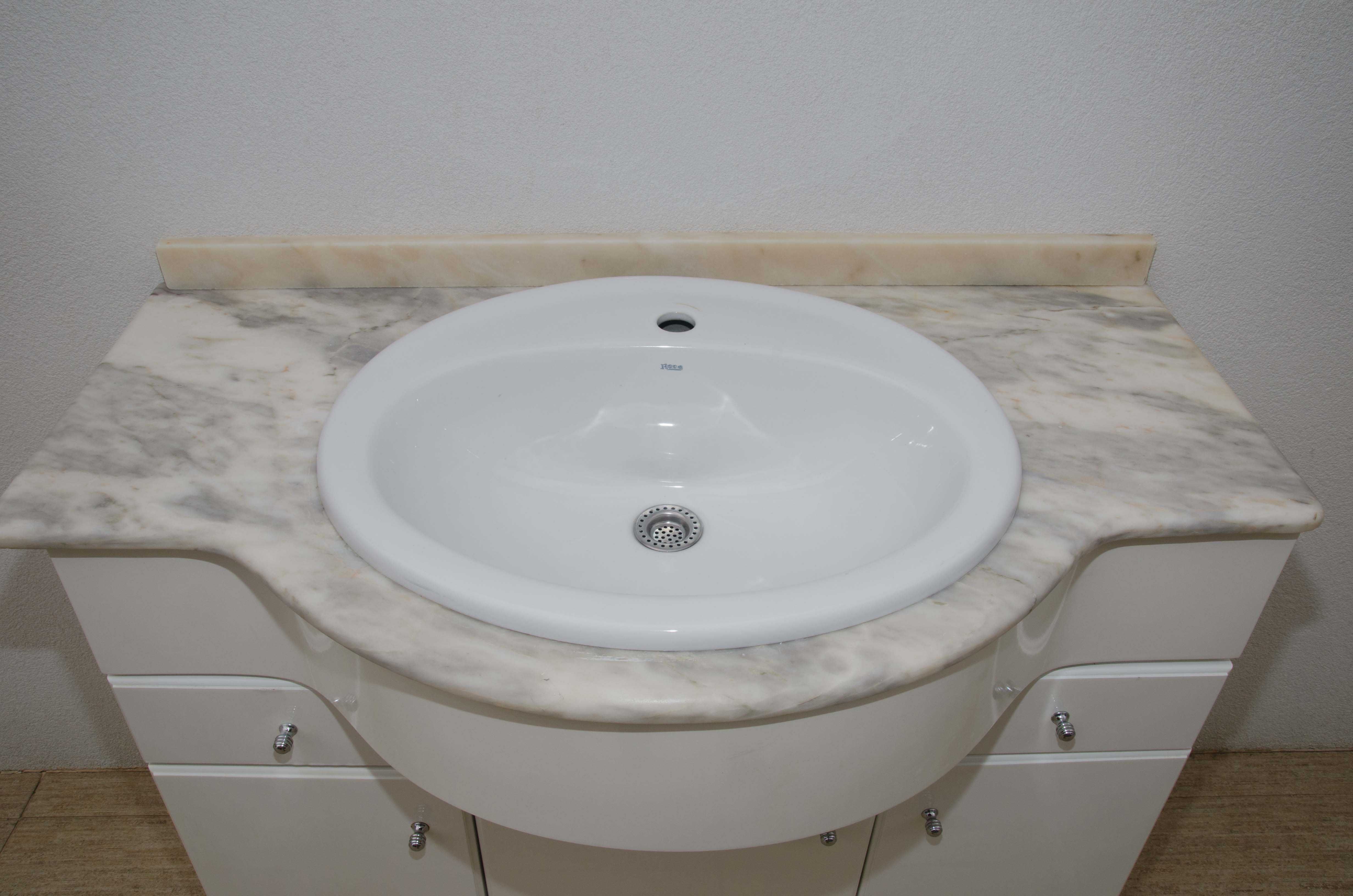 Móvel de casa de banho com lavatório