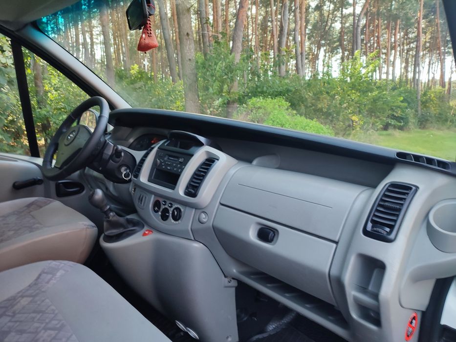 Opel Vivaro 2.5dti Long 9 miejsc