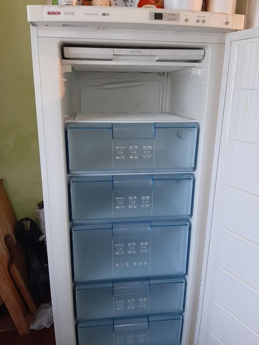 Продаю морозилку бош