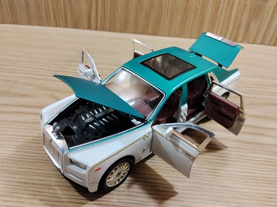 Модель авто Rolls-Royce phantom 1:32 автоэксперт Металл,свет,звук,инер