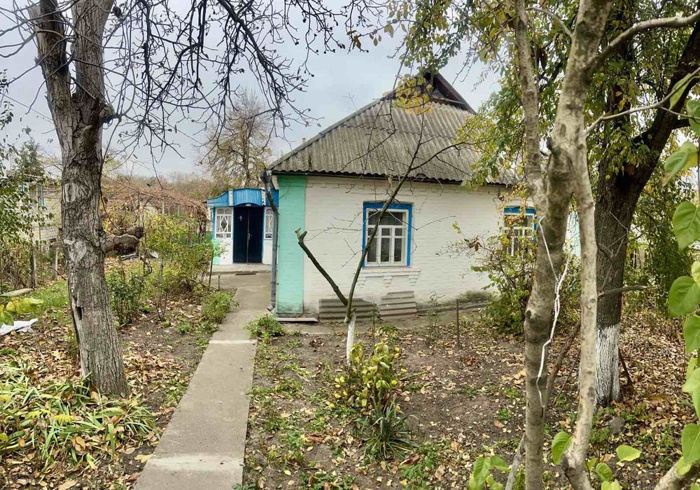 Будинок з городом та виходом до річки