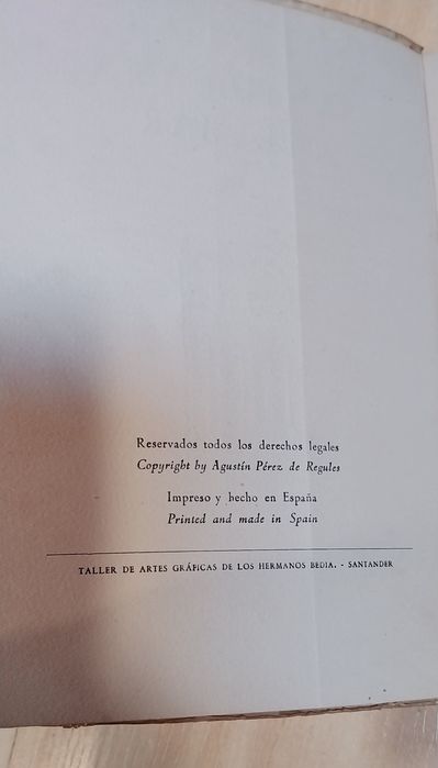 Livro antigo de Santillana del Mar edição espanhola