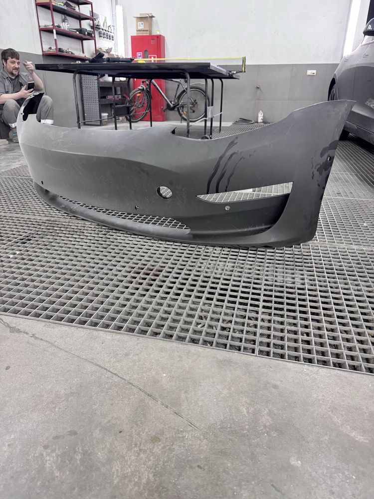 Бампер Tesla Model 3