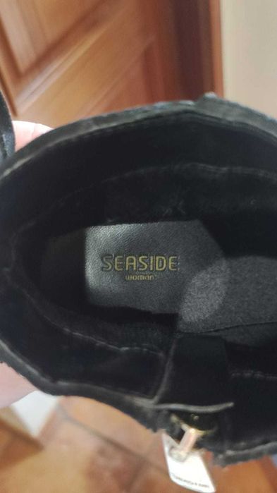 Botas pretas de salto alto