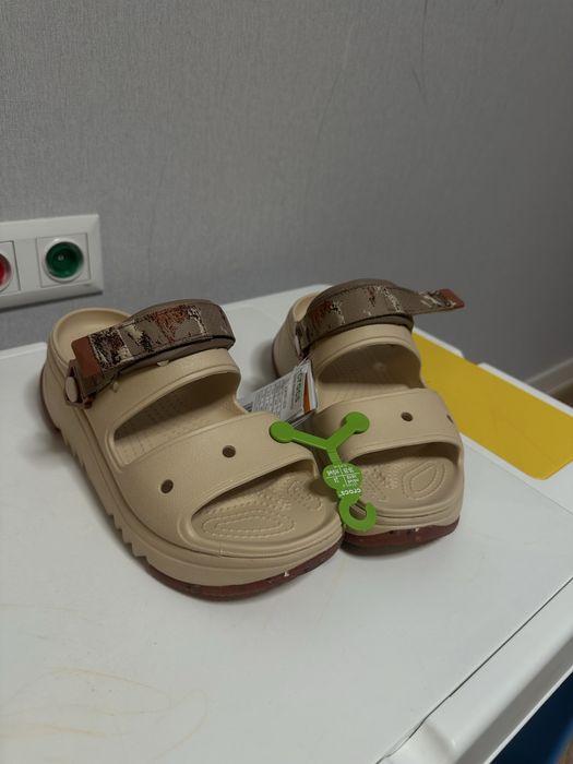 Шльопанці сандалі Crocs Classic Hiker