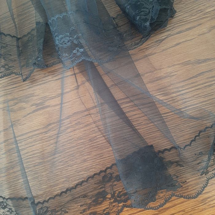 Czarny welon z koronką. Nowy.