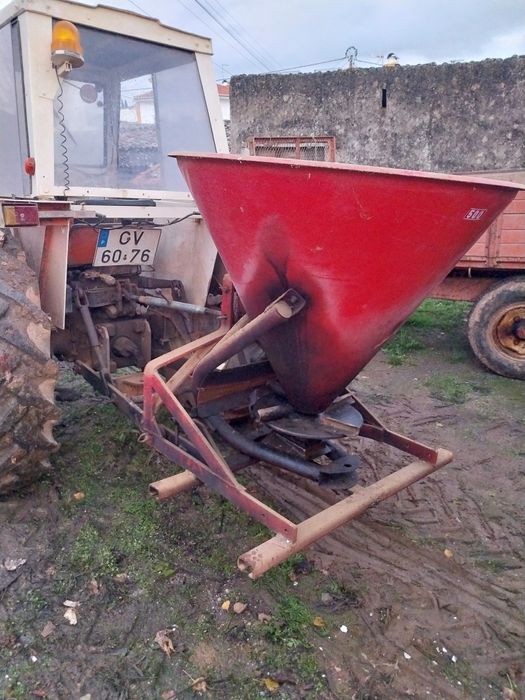 Distribuidor Espalhador de adubo ou sementes