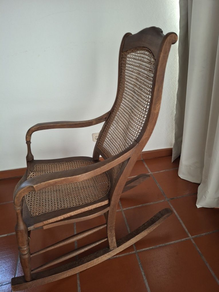 Cadeira de baloiço antiga