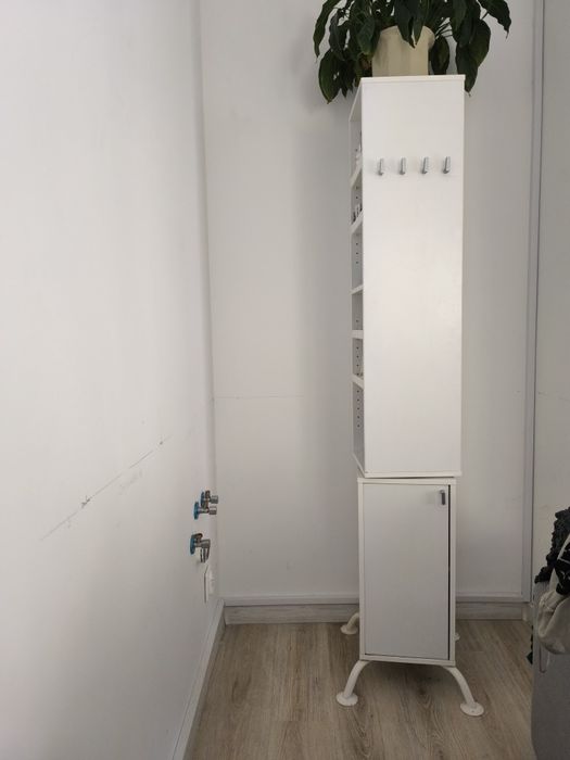 Piękna,funkcjonalna ikeowska szafka obrotowa z lustrem .