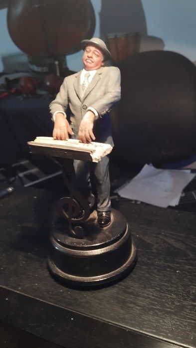 Miniatura músico pianista