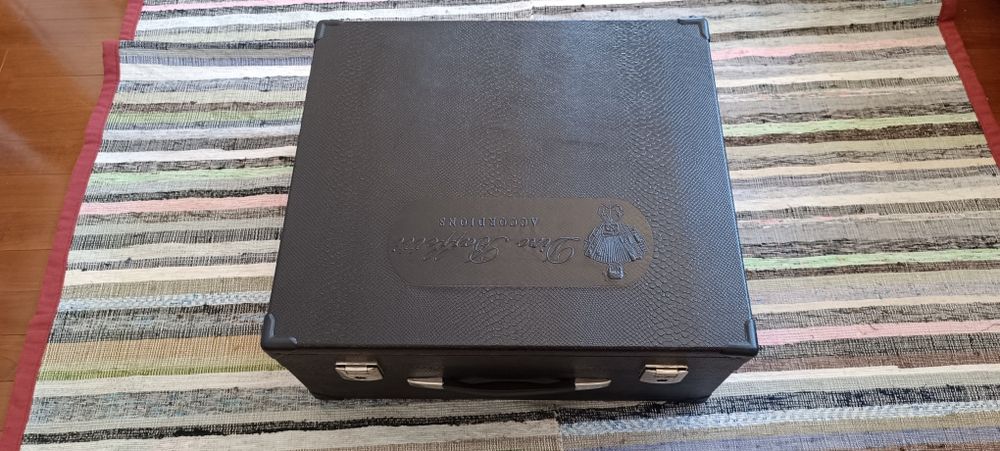 Acordeão Profissional - Dino Baffetti. Som Perfeito, condição ótima.