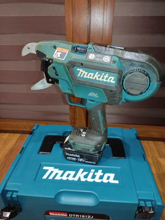 Wiązarka do zbrojenia Makita DTR180RFJ