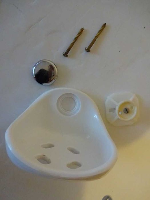 Mydelniczka Biała Z Mocnego Tworzywa, Dodatek Srebrny - Do Zawieszenia