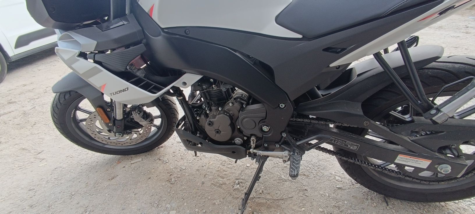 Aprilia tuono 125