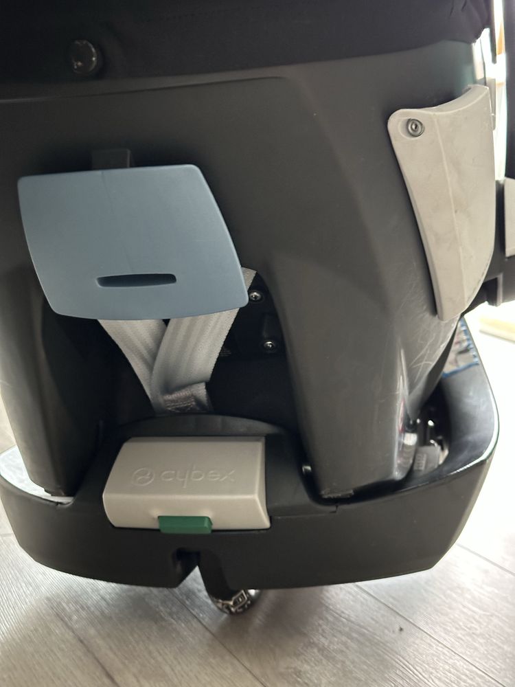 Автокрісло з базою cybex