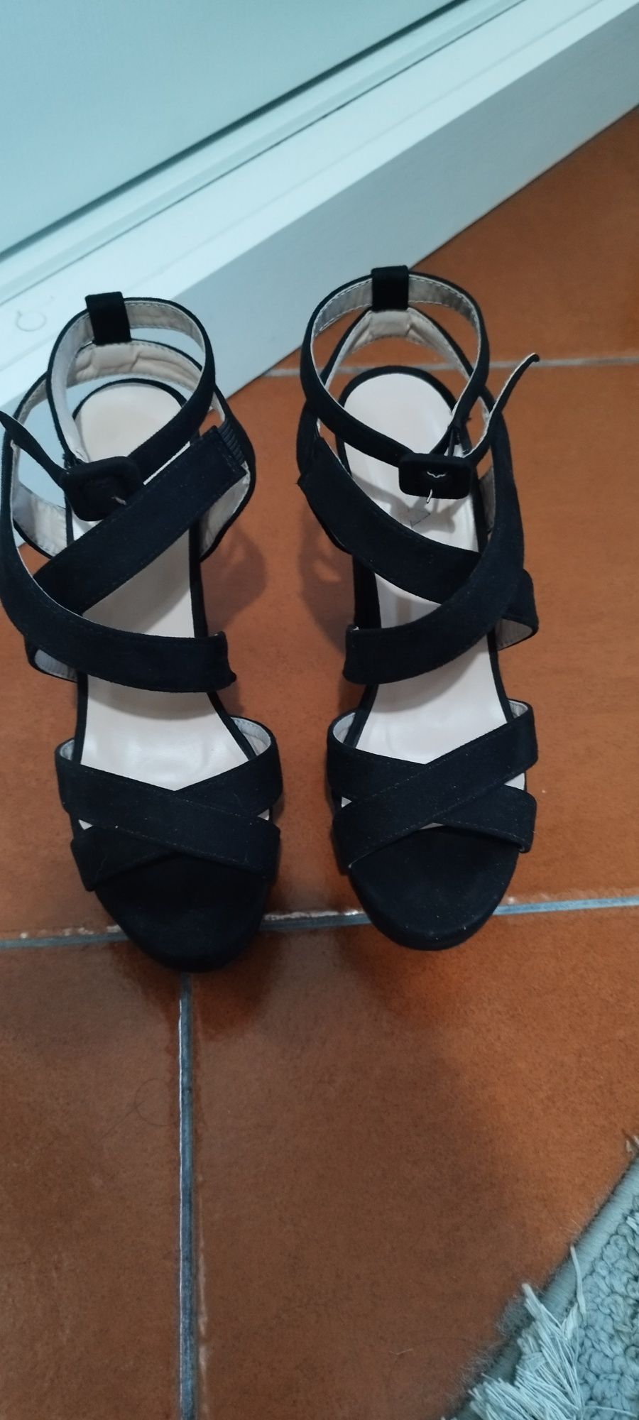 Sapatos praticamente novos tamanho 36