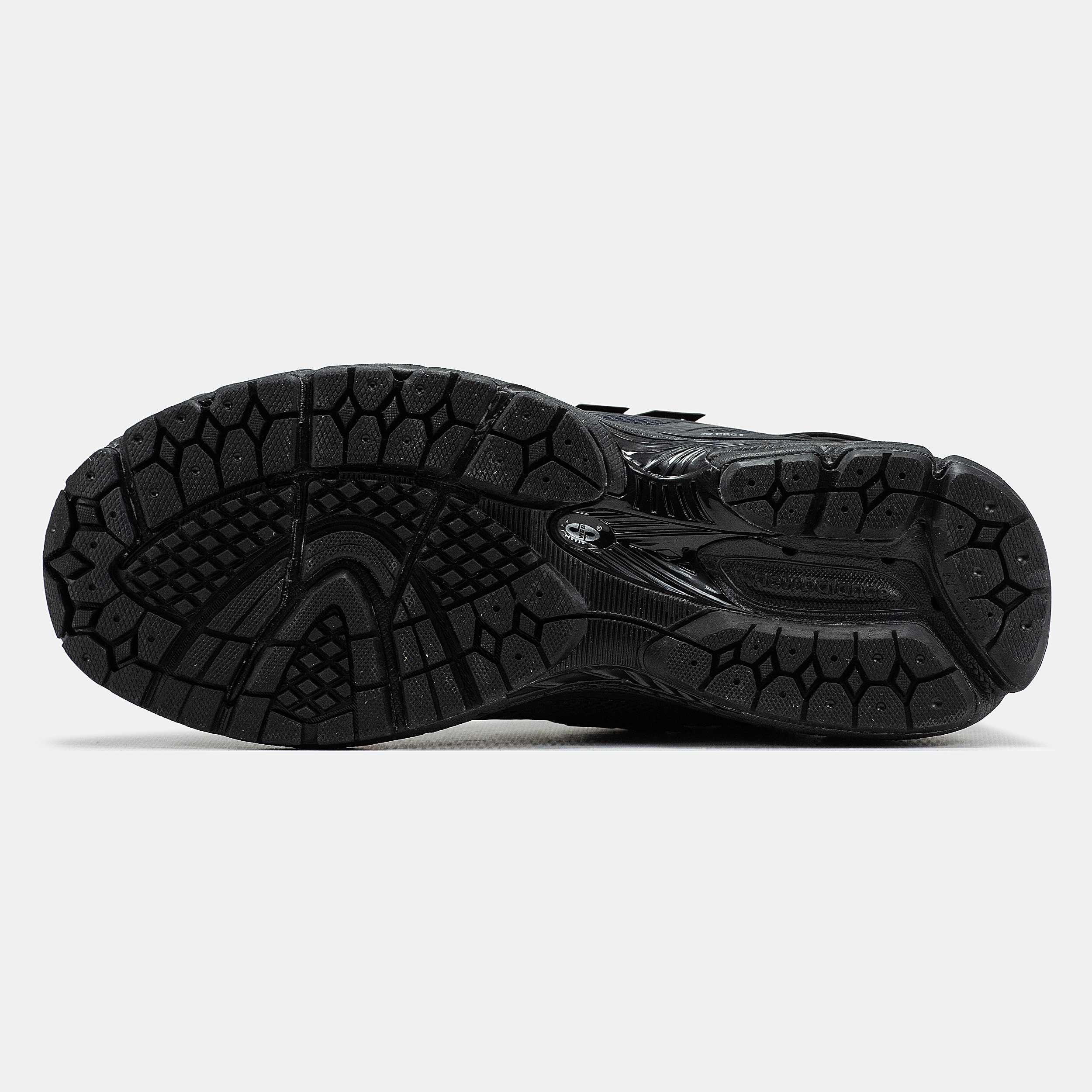 Мужские кроссовки New Balance 1906R Fantomfit "Black" 40-45