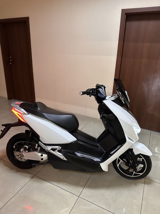 Aima Tiger 2000W-12 колеса электроскутер, мопед