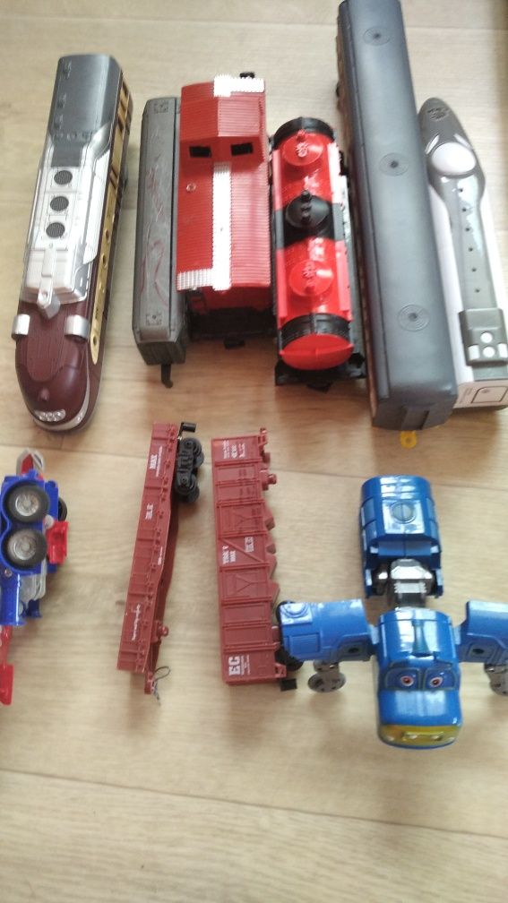 Поезда, магнитная рыбалка, трансформеры и скритчеры,трактор с прицепом