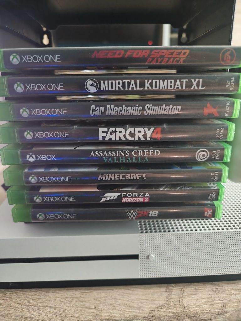 Xbox one S 500Gb+ pad z grami z podstawką