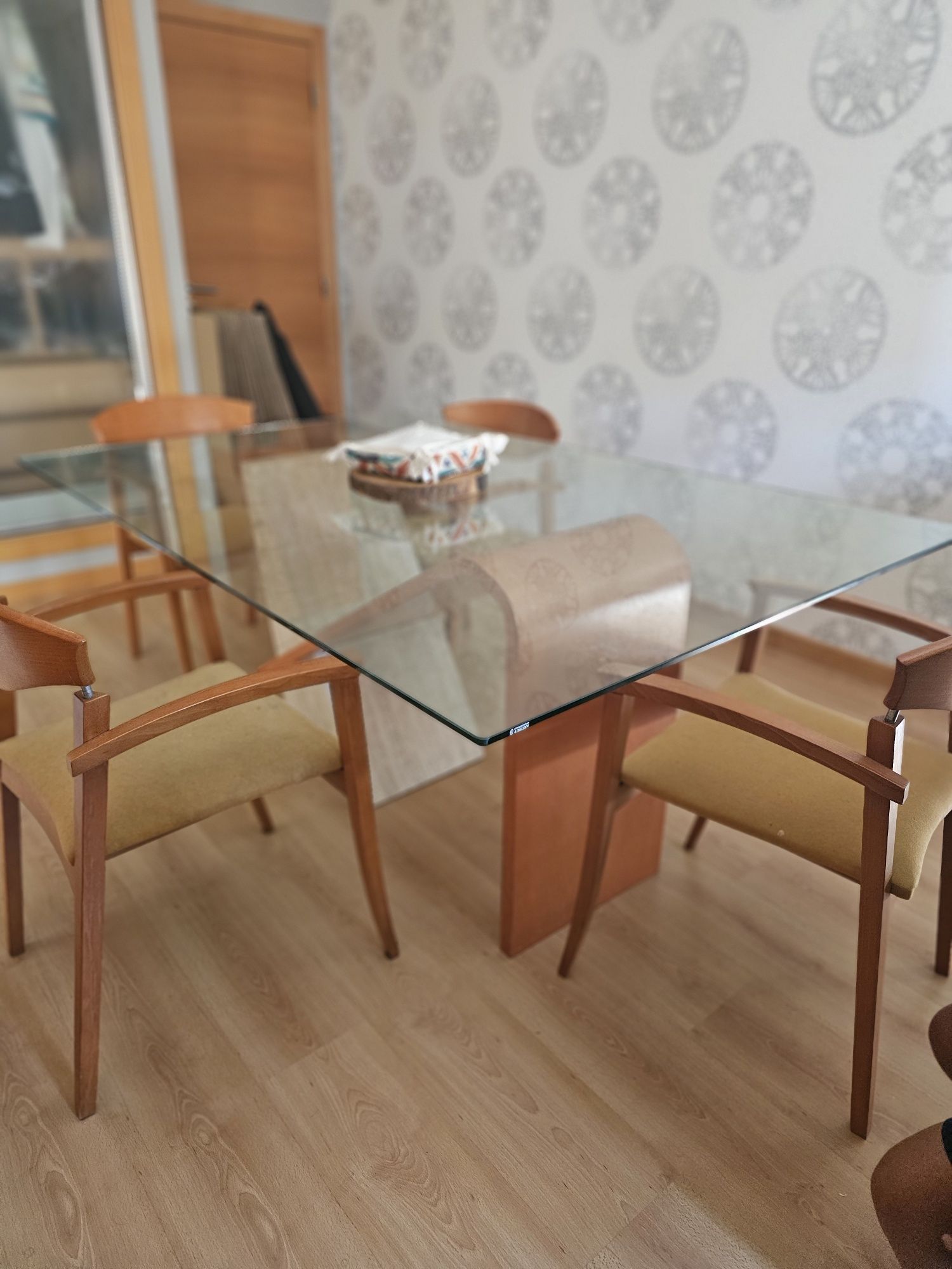 Mesa de refeição com 4 cadeiras