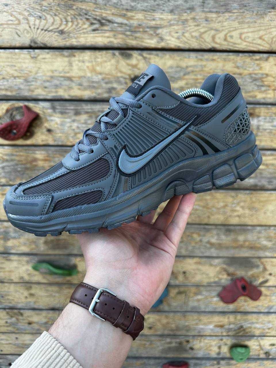 Чоловічі кросівки Nike ZOOM Vomero 5 сірий  833-4 ЗНИЖКА