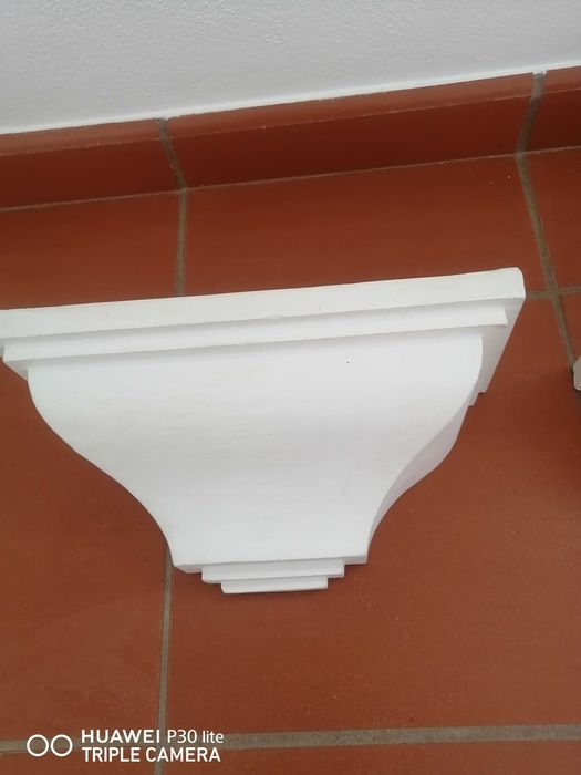 Apliques de gesso branco, usados, em otimo estado
