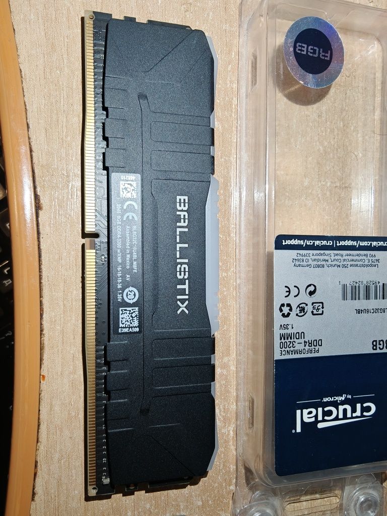 Crucial Ballistix RGB DDR4 2x8Gb BL2K8G32C16U4BL