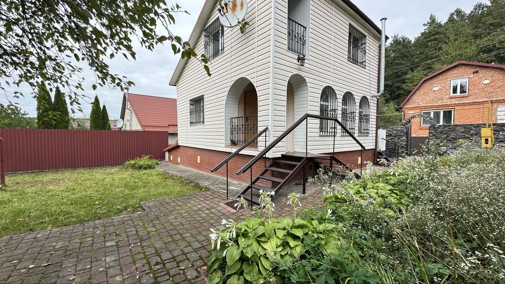 Продаж будинку у передмісті. Видрові доли.