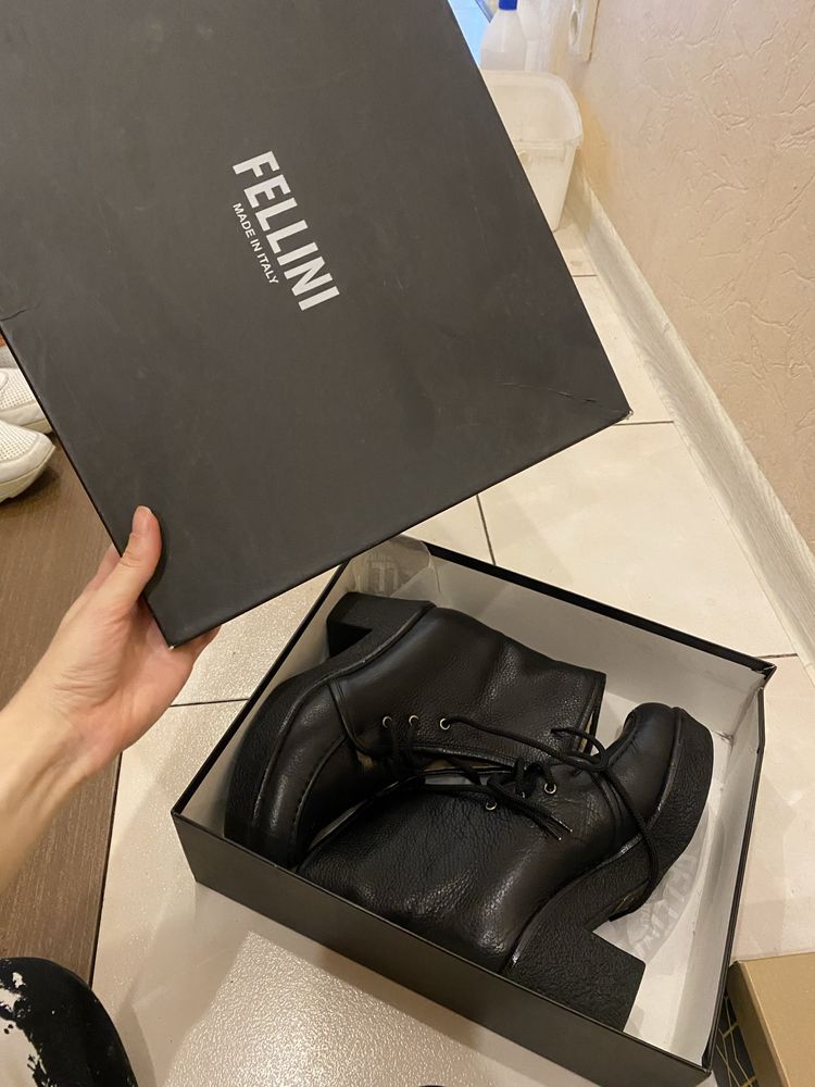 Продам фірмові сапожки Fellini шкіра 38 розмір