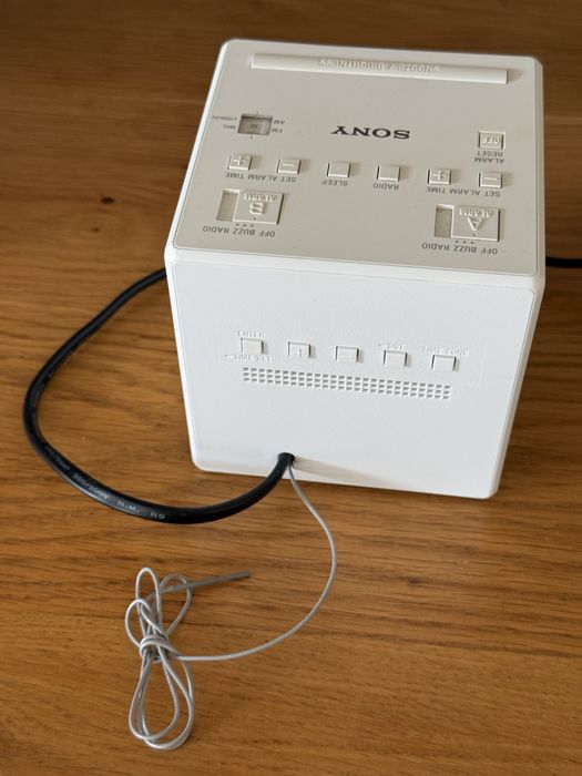 Radiobudzik Sony bialy ICF-C1T