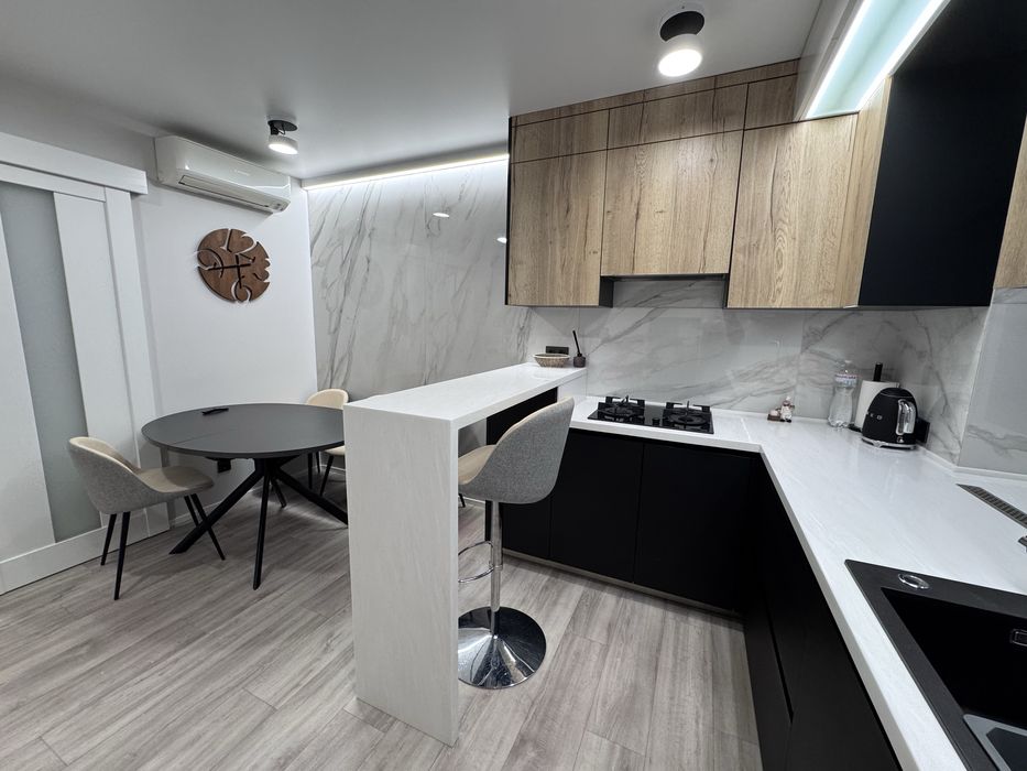 Аренда 3к.кв. Новострой 2000х, м. Центр рынок, Ул. Дмитриевская д.5.