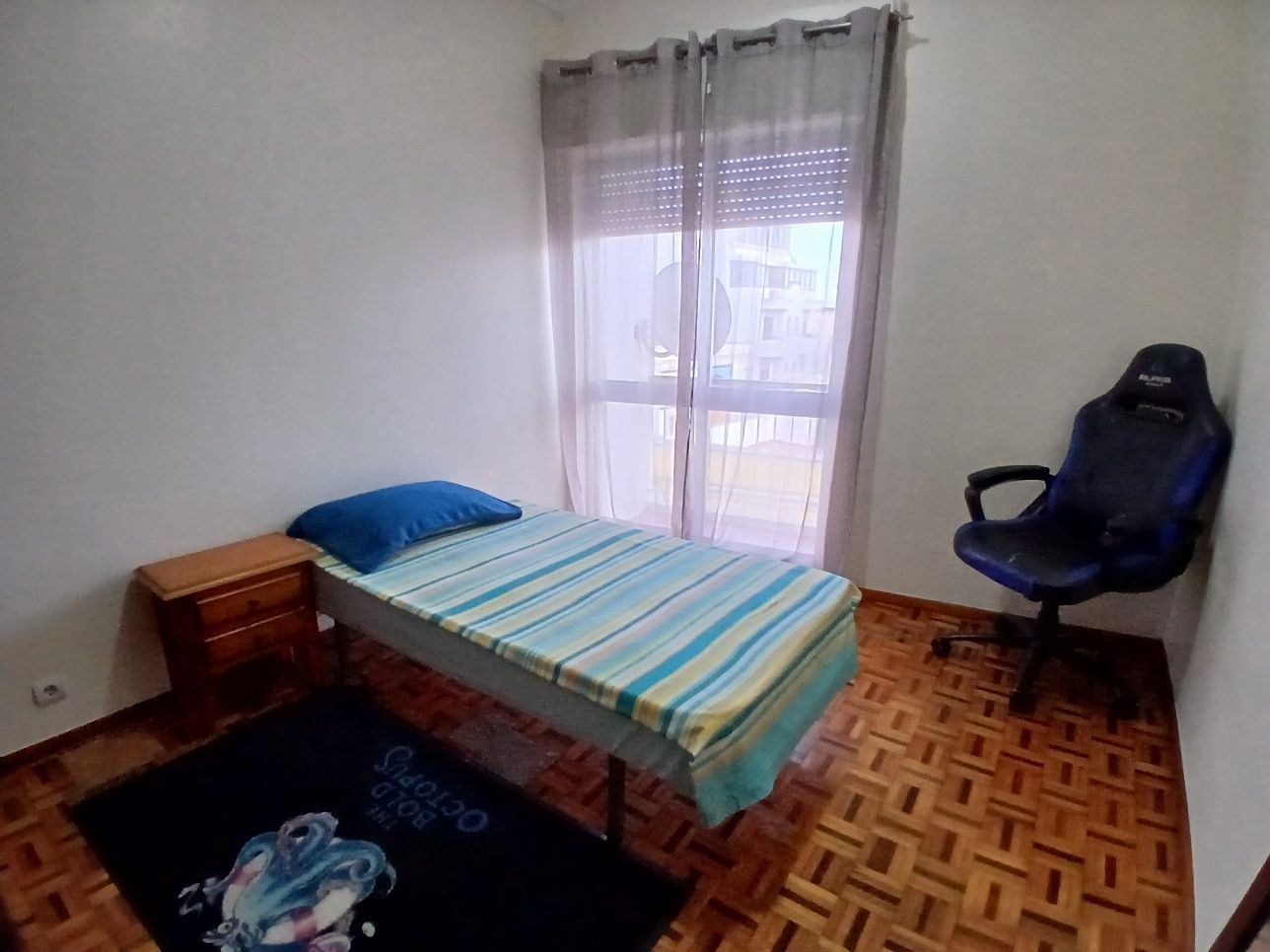 Arrenda-se quarto para SENHORAS