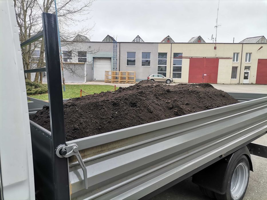 Czarnoziem, ziemia ogrodowa  warzywa kwiaty obornik wywrotka