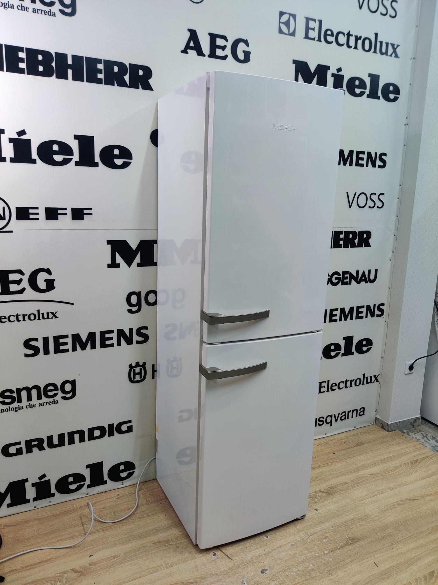 Miele™ KFN12924SD.Шикарный холодильник белого цвета. 2 метра. Германия