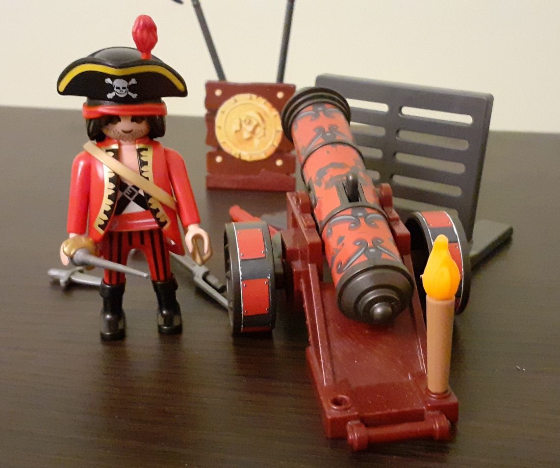 Playmobil Pirates- Pirat z czerwoną armatą