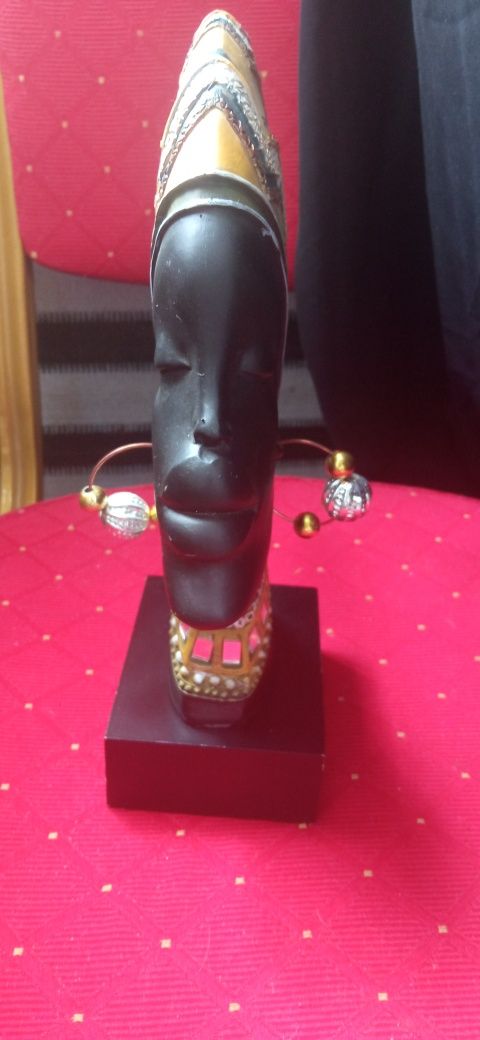 Figurka Afrykanka na komodę