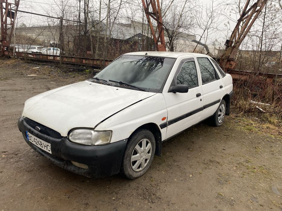 Форд ескорт 1996 рік
