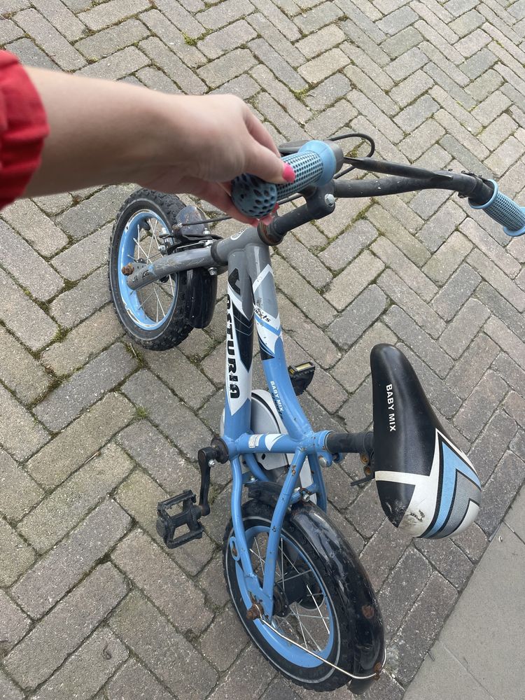 Używany rowerek niebieski