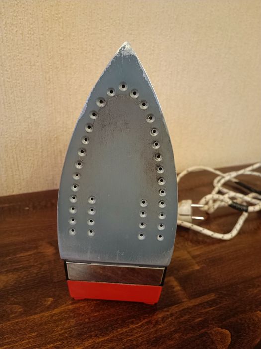 Утюг с отпаривателем