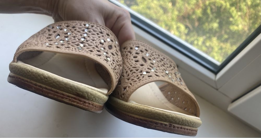 Шльопки/шкіряні шльопки/сандалі