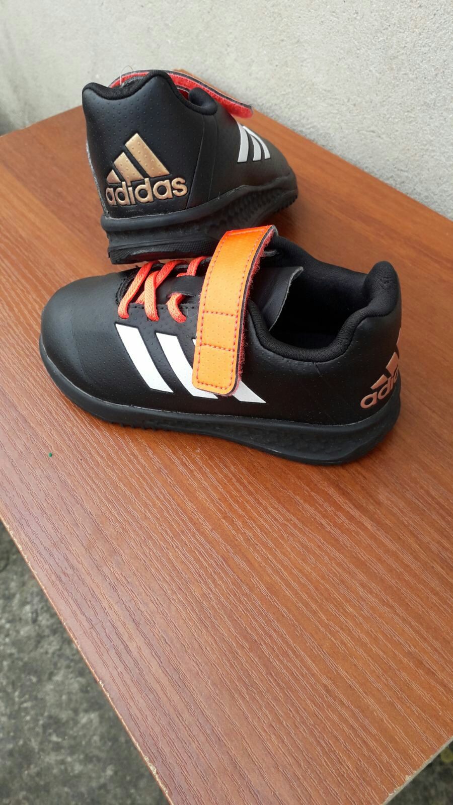 Кросівки дитячі adidas 24