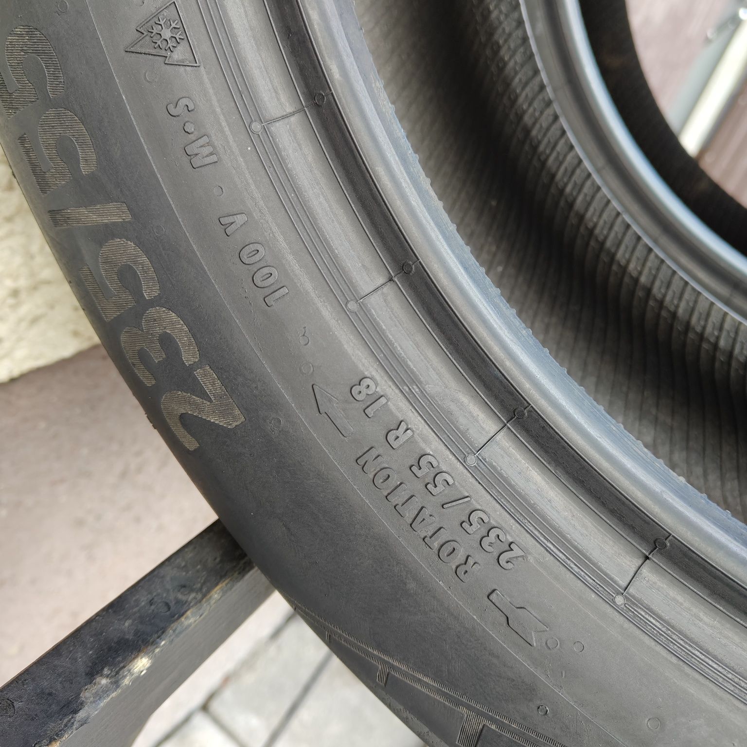 235/55/18 Sprzedam parę opon całorocznych Continental