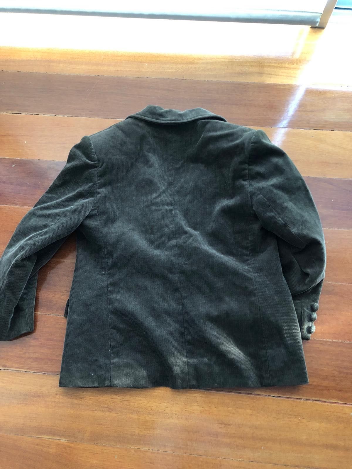 Casaco vintage de bombazine castanho da  Loja das Meias