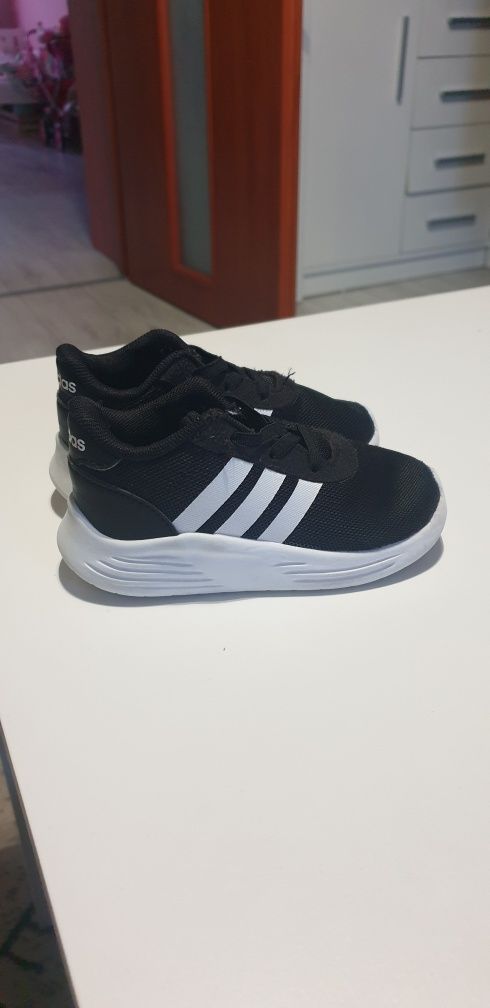 Buty Adidas unisex r.23