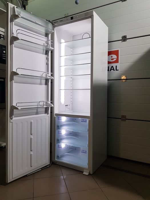 Холодильник однокамерный LIEBHERR IKB 3650 BioFresh LED PoverCooling
