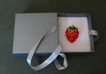 Alfinete / Broche / Pregadeira Morango NOVO