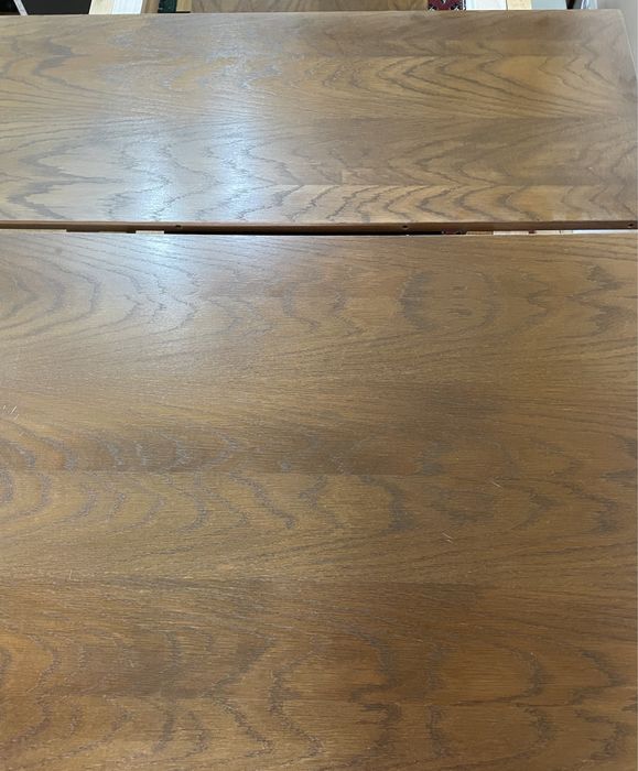 Розкладний широкий деревʼяний стіл