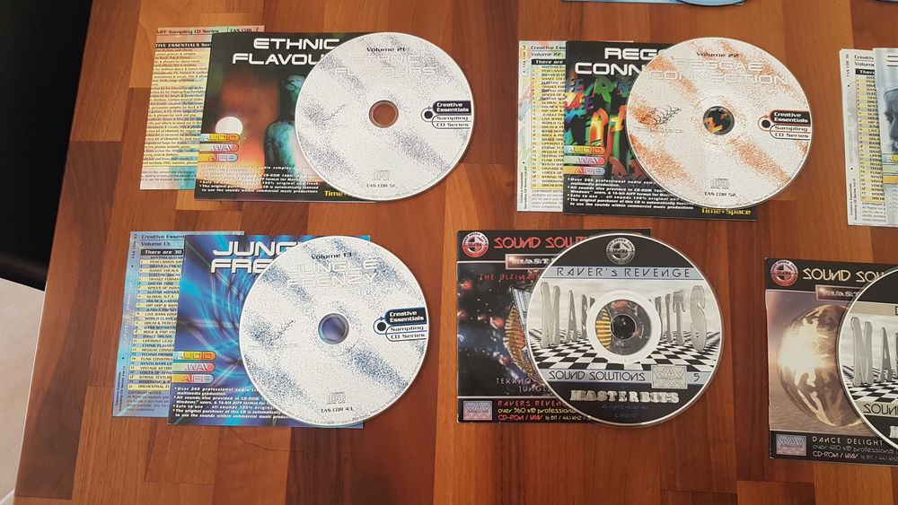 Coleção de sample CDs de vários estilos da música electrónica